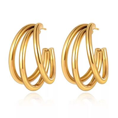 Golden Earring with Polished Finish and Sophistication